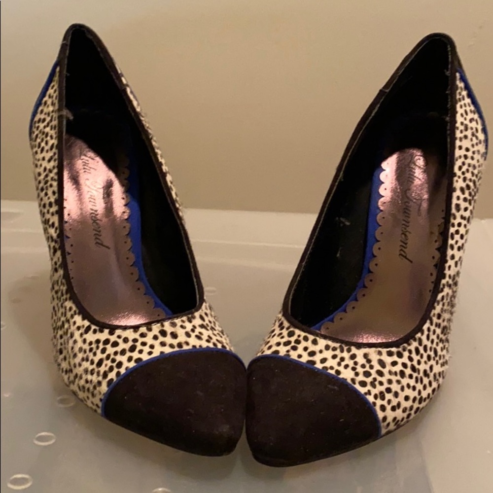 Black heels, blue stripe and polka dot fur